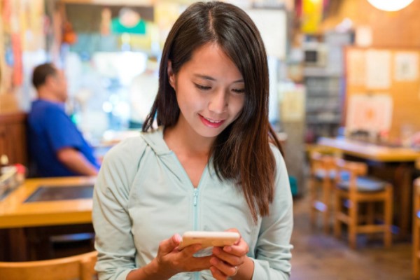 谁有一些好的交友网站或软件不用充会员的微信陌陌都有了?